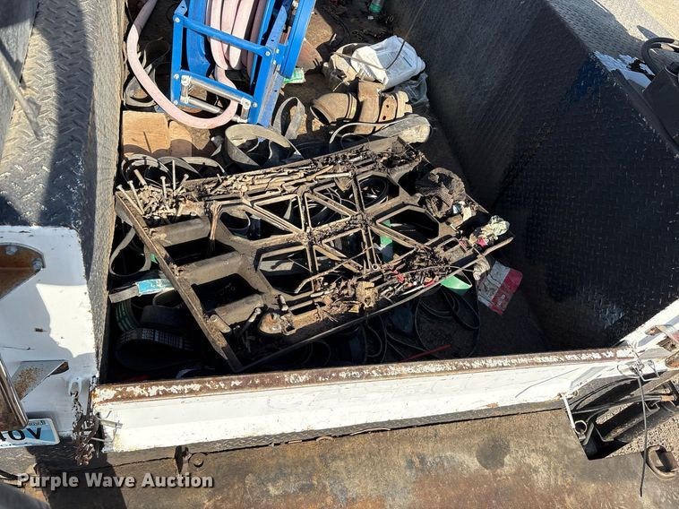 image for item EM2523 2005 Peterbilt 335 utility / service truck