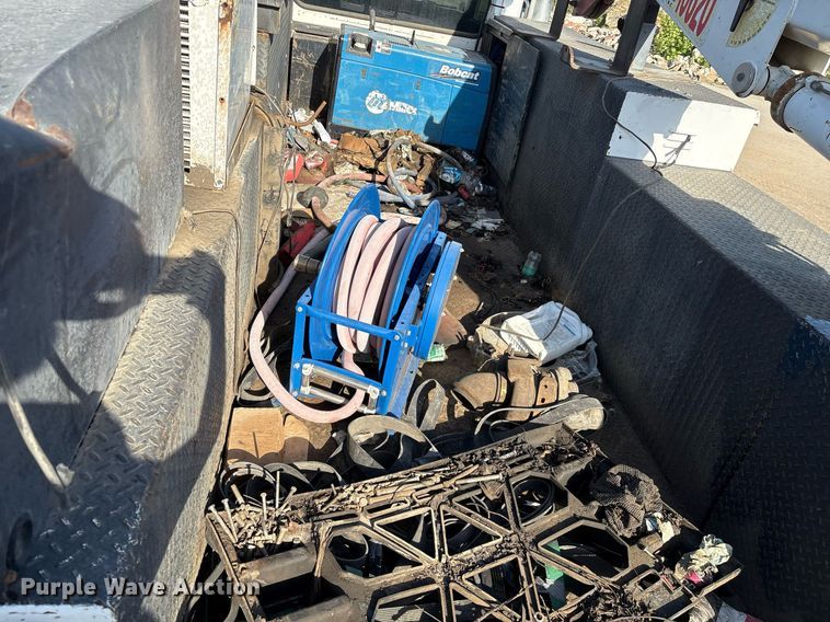 image for item EM2523 2005 Peterbilt 335 utility / service truck