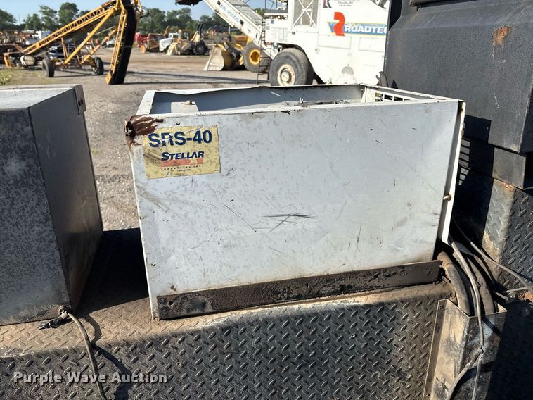 image for item EM2523 2005 Peterbilt 335 utility / service truck