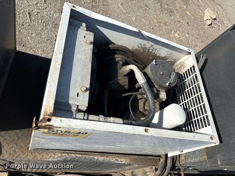 image for item EM2523 2005 Peterbilt 335 utility / service truck