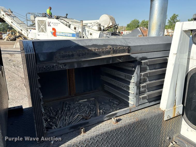 image for item EM2523 2005 Peterbilt 335 utility / service truck