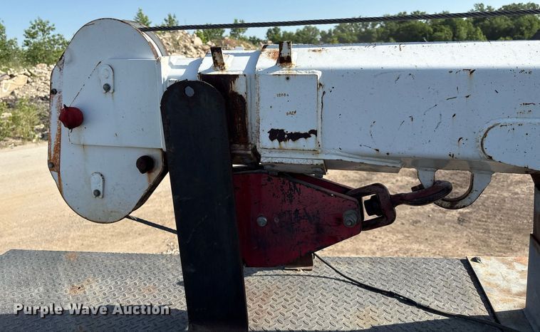 image for item EM2523 2005 Peterbilt 335 utility / service truck