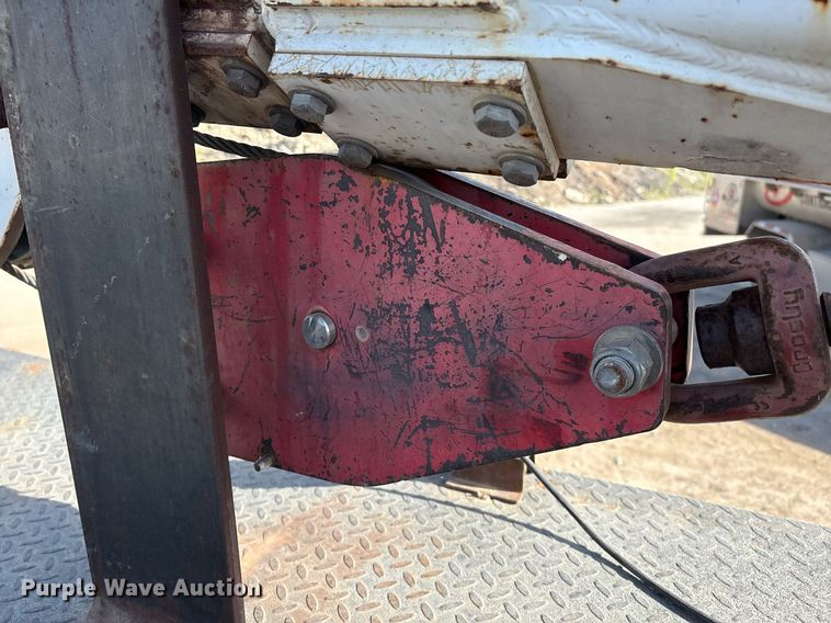 image for item EM2523 2005 Peterbilt 335 utility / service truck