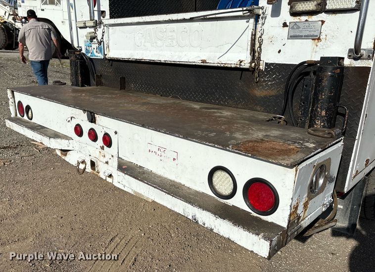 image for item EM2523 2005 Peterbilt 335 utility / service truck