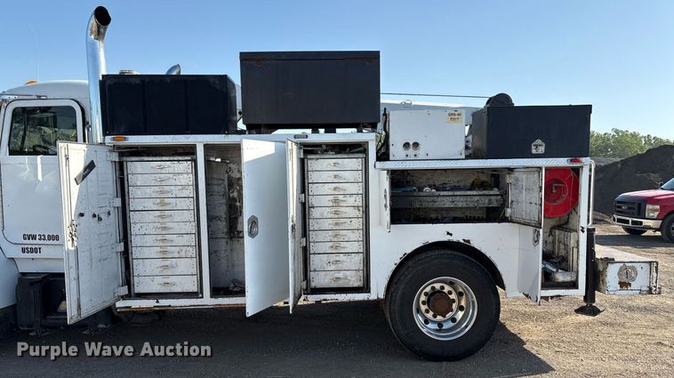 image for item EM2523 2005 Peterbilt 335 utility / service truck