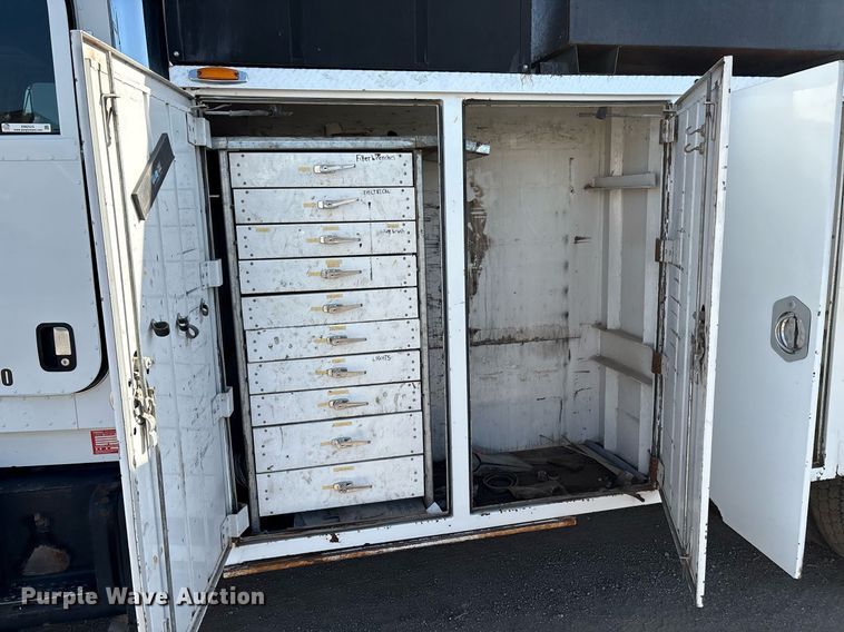 image for item EM2523 2005 Peterbilt 335 utility / service truck