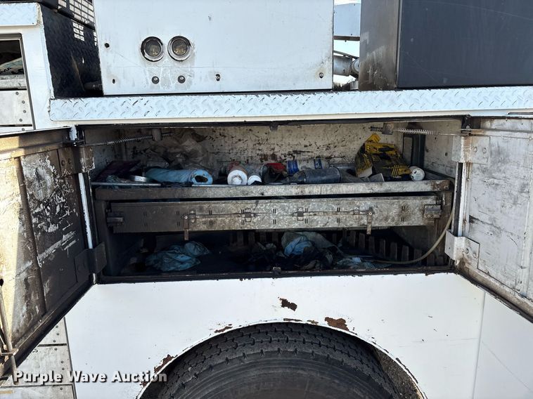 image for item EM2523 2005 Peterbilt 335 utility / service truck