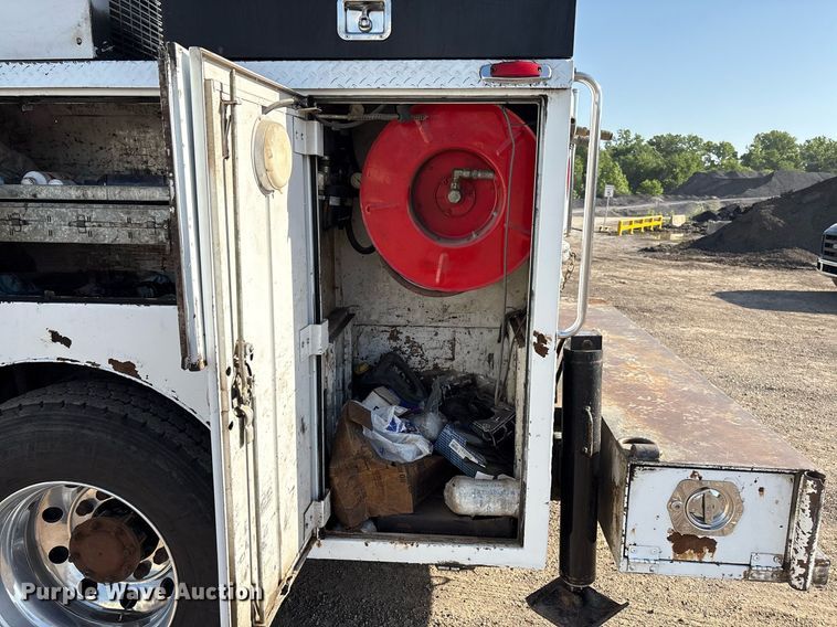 image for item EM2523 2005 Peterbilt 335 utility / service truck