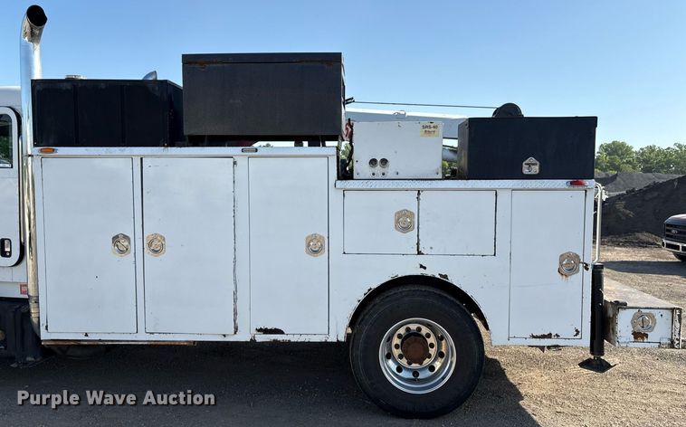 image for item EM2523 2005 Peterbilt 335 utility / service truck