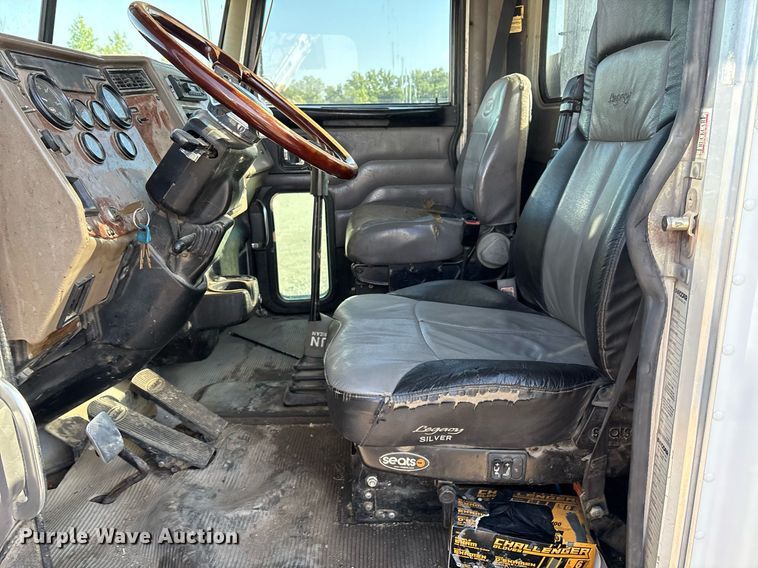 image for item EM2523 2005 Peterbilt 335 utility / service truck