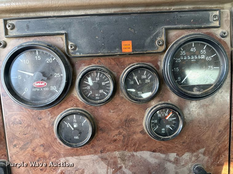 image for item EM2523 2005 Peterbilt 335 utility / service truck