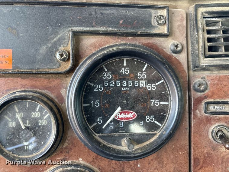 image for item EM2523 2005 Peterbilt 335 utility / service truck