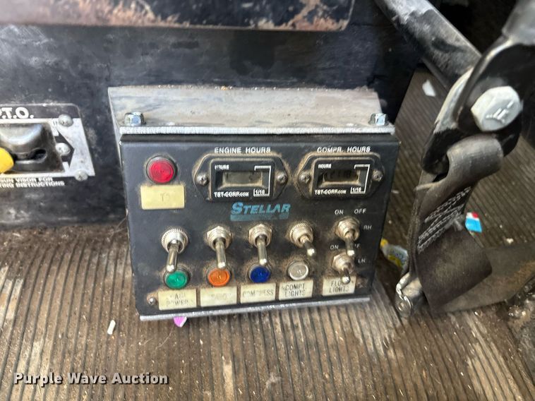 image for item EM2523 2005 Peterbilt 335 utility / service truck