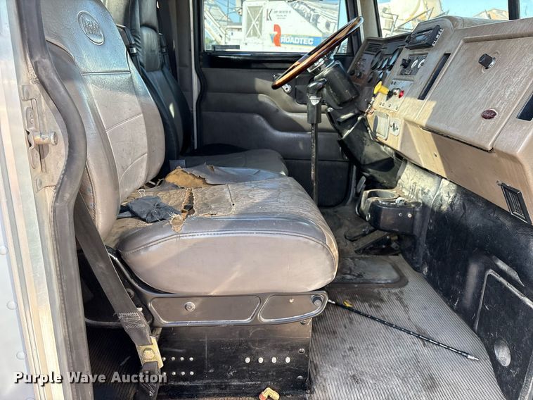 image for item EM2523 2005 Peterbilt 335 utility / service truck