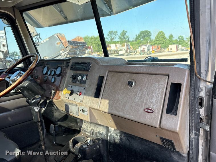 image for item EM2523 2005 Peterbilt 335 utility / service truck