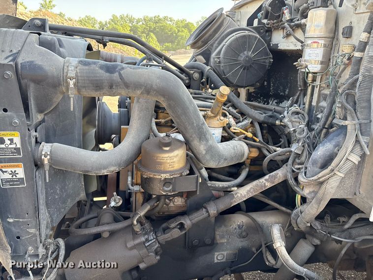 image for item EM2523 2005 Peterbilt 335 utility / service truck