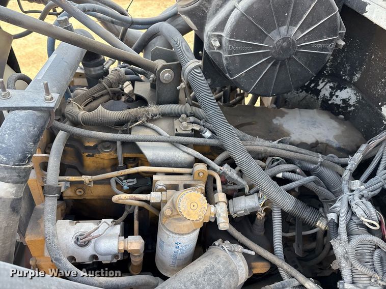 image for item EM2523 2005 Peterbilt 335 utility / service truck