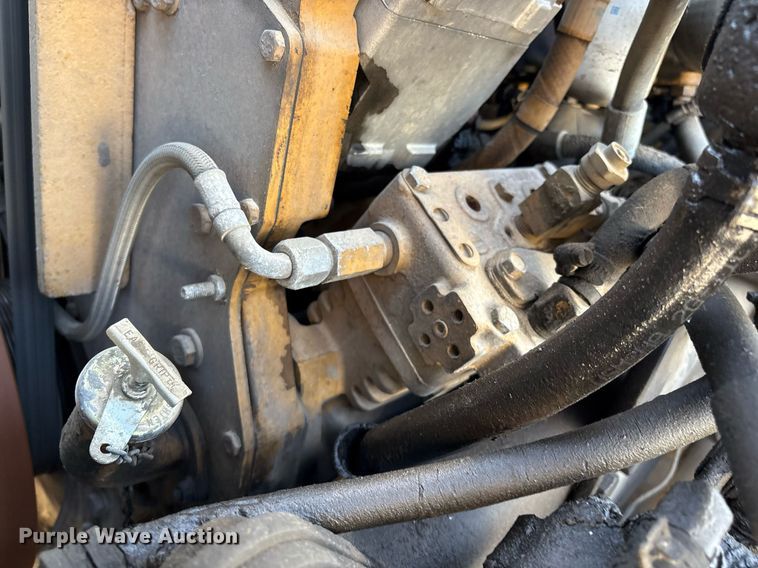 image for item EM2523 2005 Peterbilt 335 utility / service truck