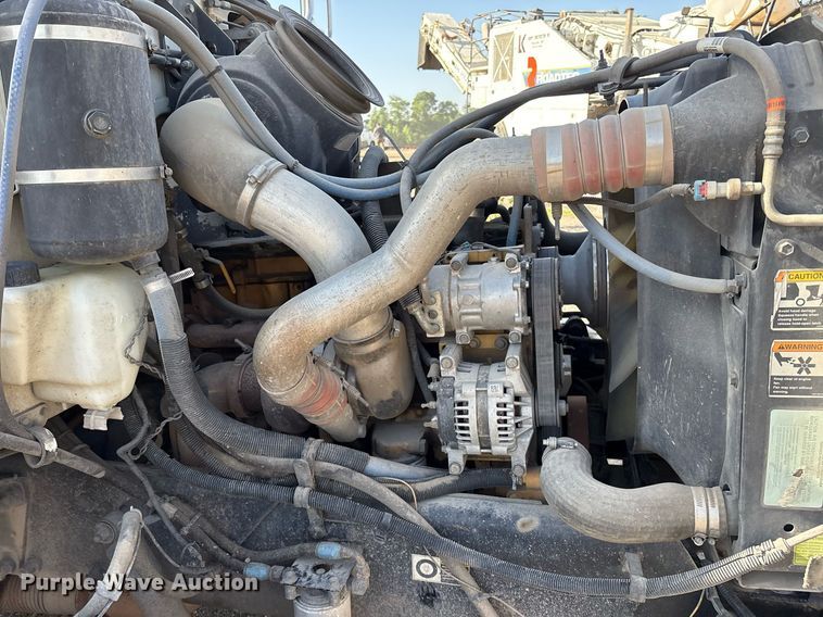 image for item EM2523 2005 Peterbilt 335 utility / service truck