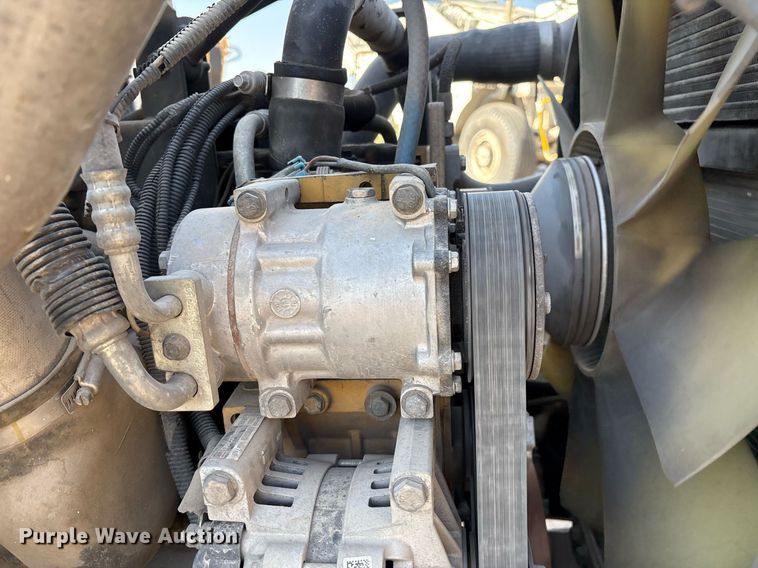 image for item EM2523 2005 Peterbilt 335 utility / service truck