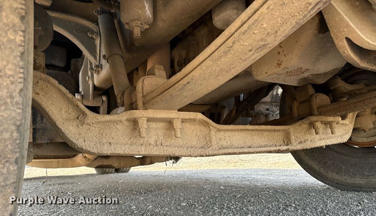 image for item EM2523 2005 Peterbilt 335 utility / service truck