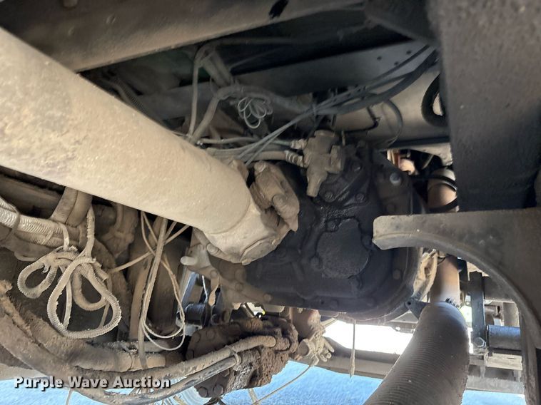 image for item EM2523 2005 Peterbilt 335 utility / service truck