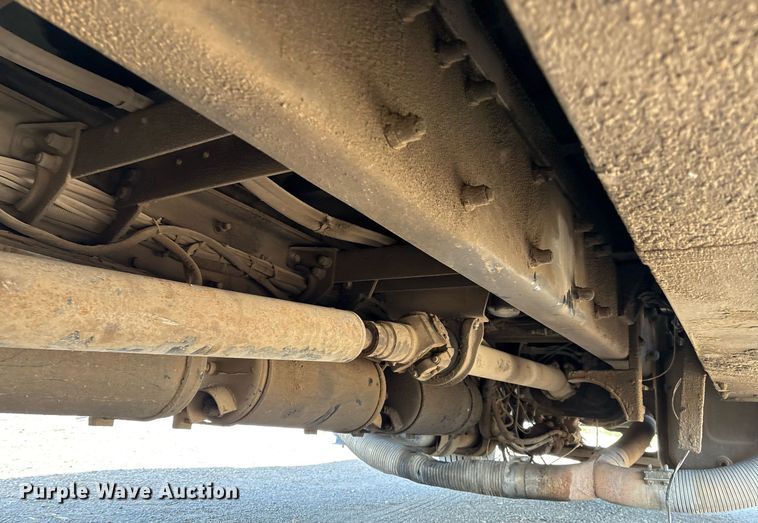 image for item EM2523 2005 Peterbilt 335 utility / service truck