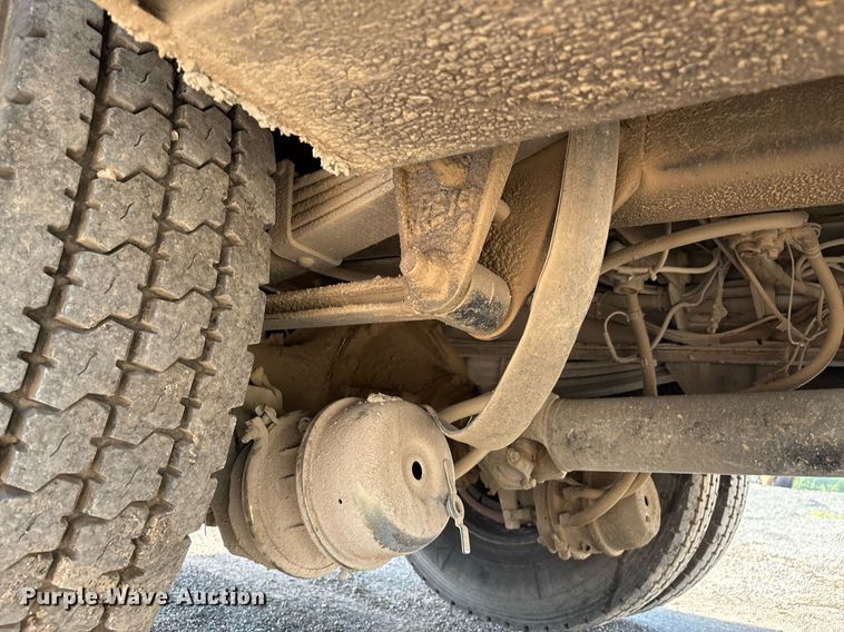 image for item EM2523 2005 Peterbilt 335 utility / service truck