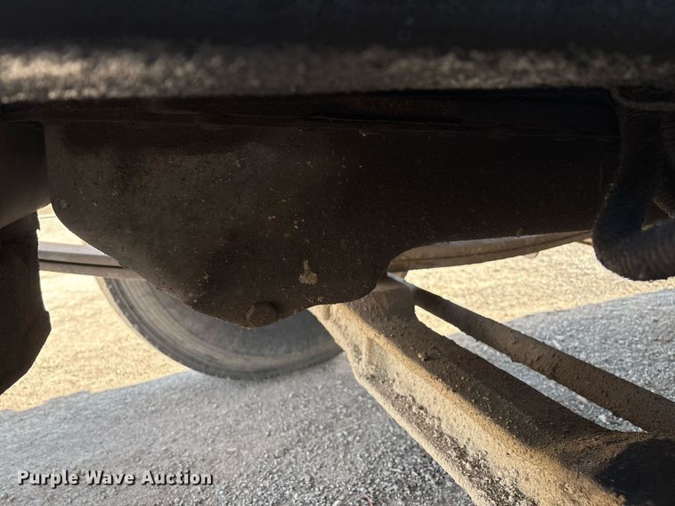 image for item EM2523 2005 Peterbilt 335 utility / service truck