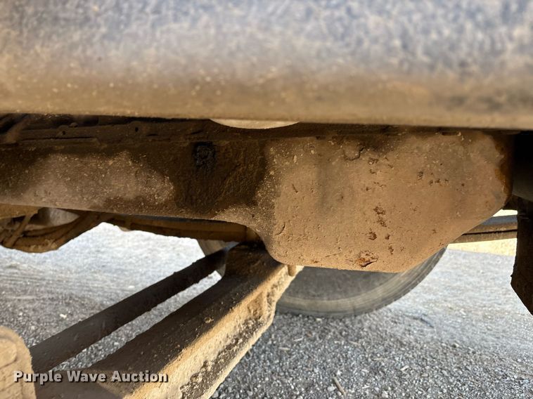 image for item EM2523 2005 Peterbilt 335 utility / service truck