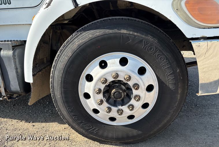 image for item EM2523 2005 Peterbilt 335 utility / service truck