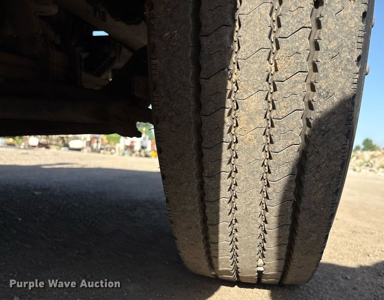 image for item EM2523 2005 Peterbilt 335 utility / service truck