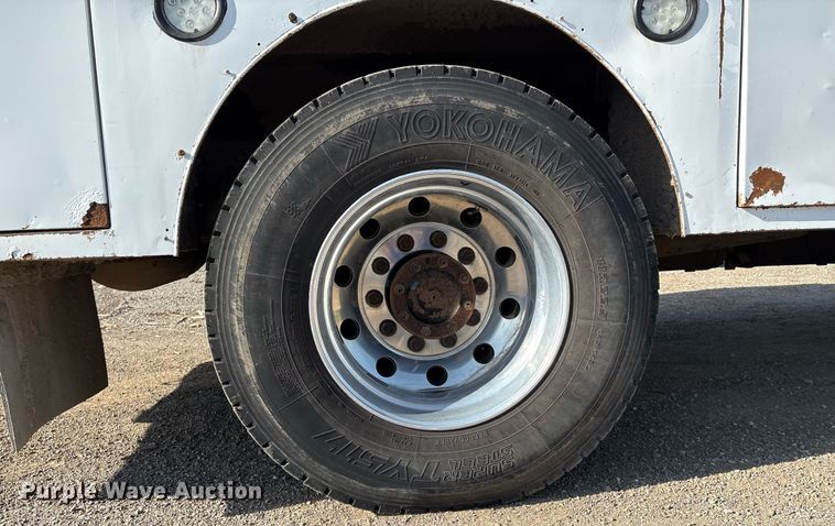 image for item EM2523 2005 Peterbilt 335 utility / service truck