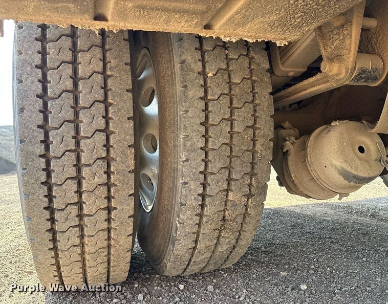 image for item EM2523 2005 Peterbilt 335 utility / service truck