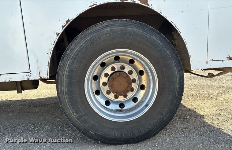 image for item EM2523 2005 Peterbilt 335 utility / service truck