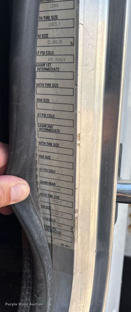 image for item EM2523 2005 Peterbilt 335 utility / service truck