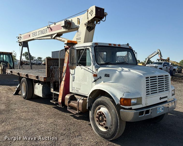 image for item EM2525 2000 International 4700 crane truck