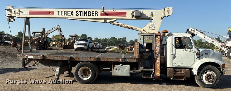 image for item EM2525 2000 International 4700 crane truck