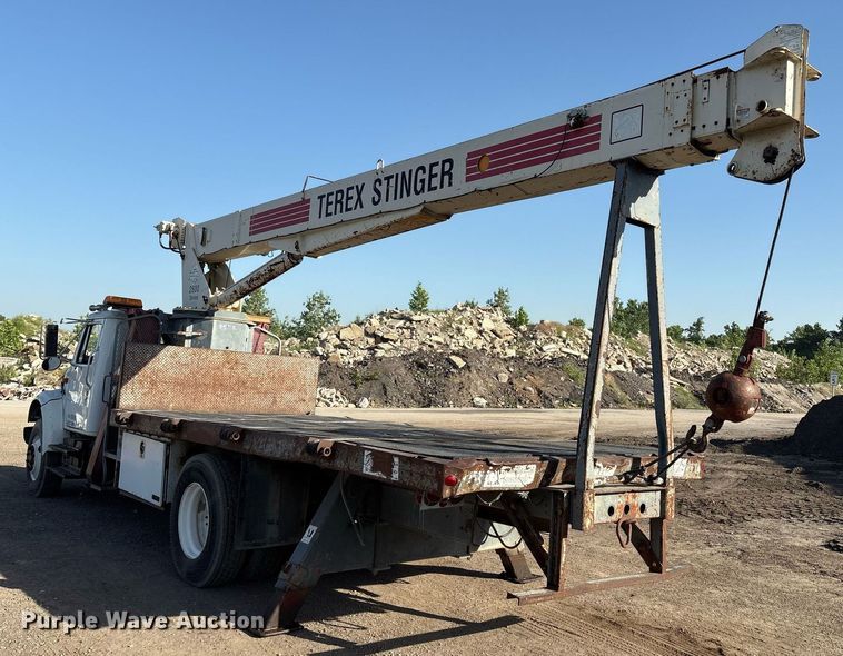 image for item EM2525 2000 International 4700 crane truck