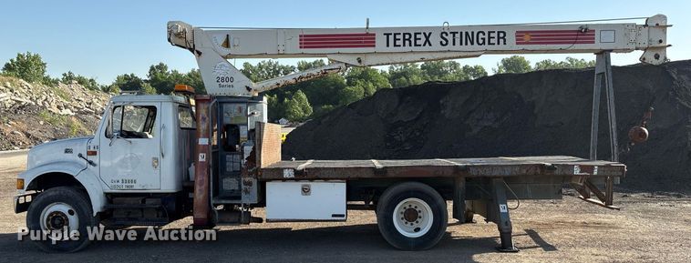 image for item EM2525 2000 International 4700 crane truck