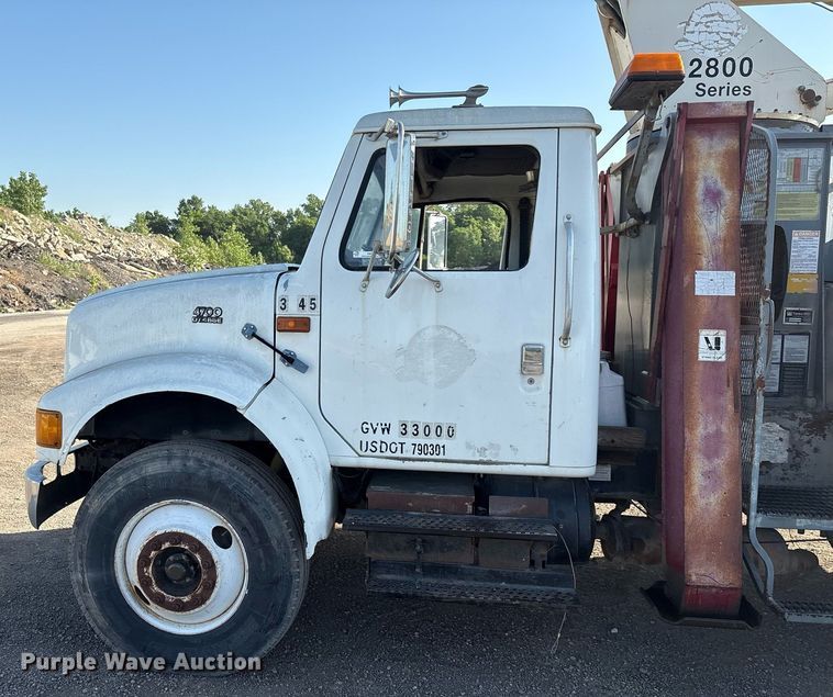 image for item EM2525 2000 International 4700 crane truck