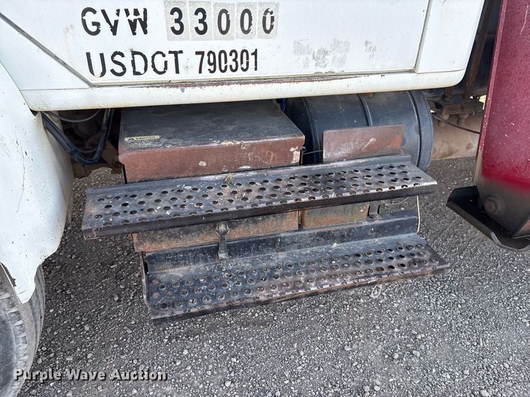 image for item EM2525 2000 International 4700 crane truck