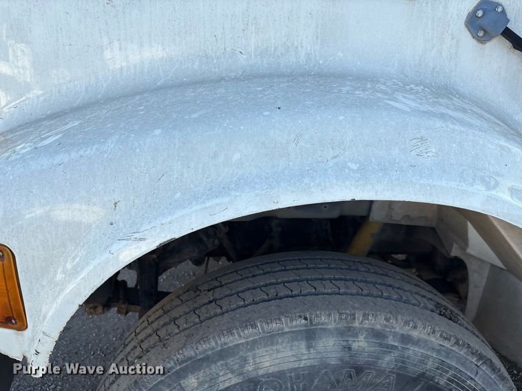 image for item EM2525 2000 International 4700 crane truck