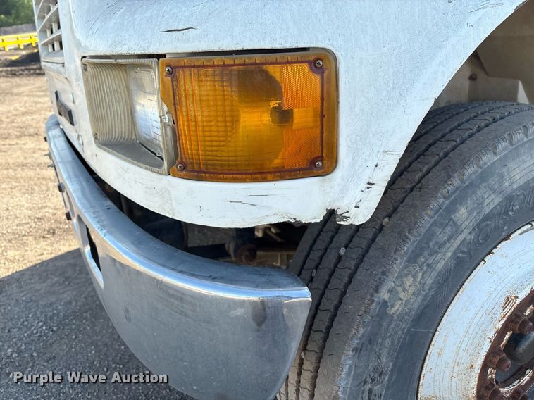 image for item EM2525 2000 International 4700 crane truck