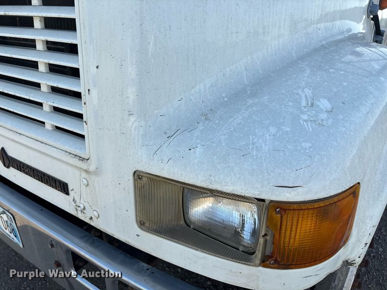 image for item EM2525 2000 International 4700 crane truck