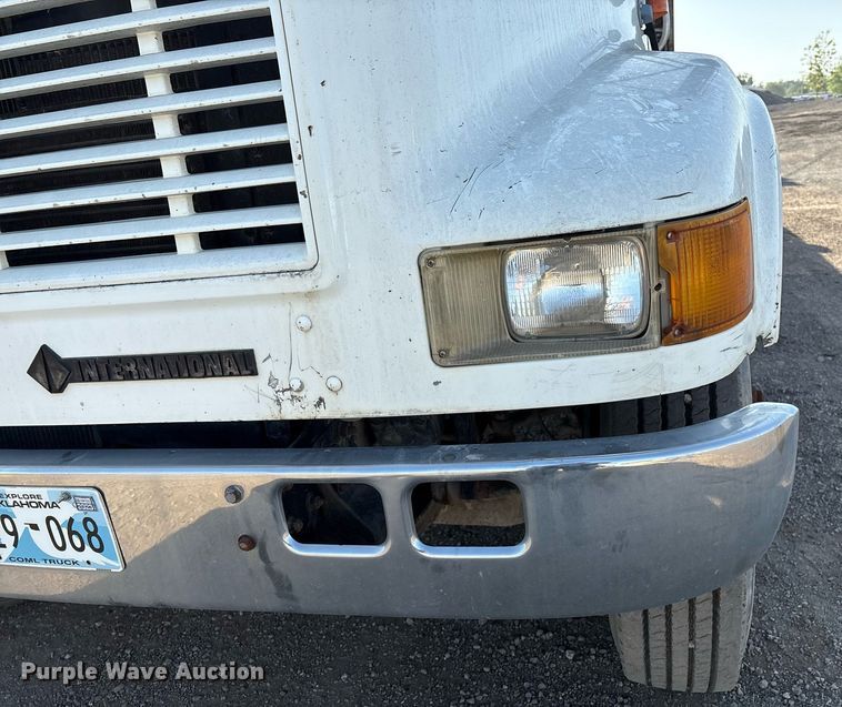 image for item EM2525 2000 International 4700 crane truck