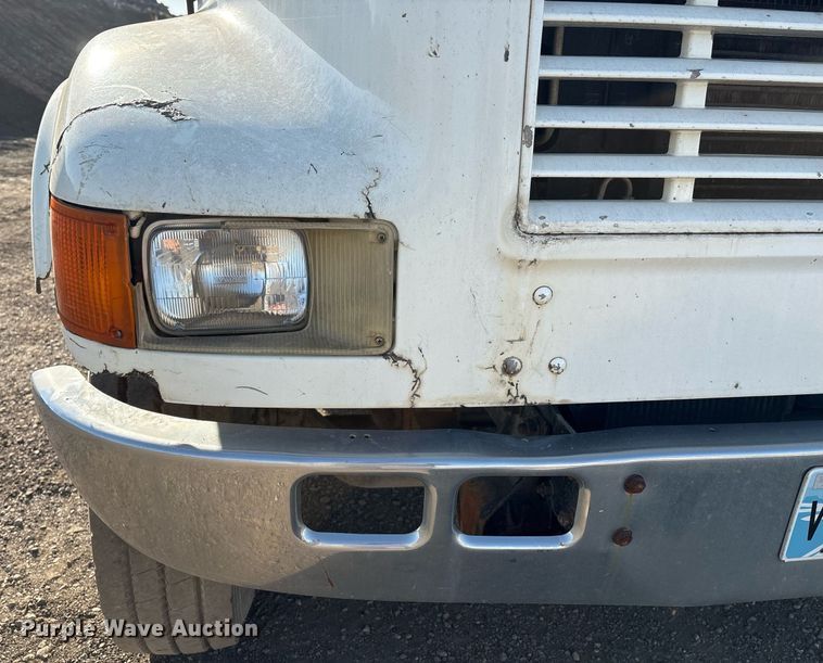 image for item EM2525 2000 International 4700 crane truck