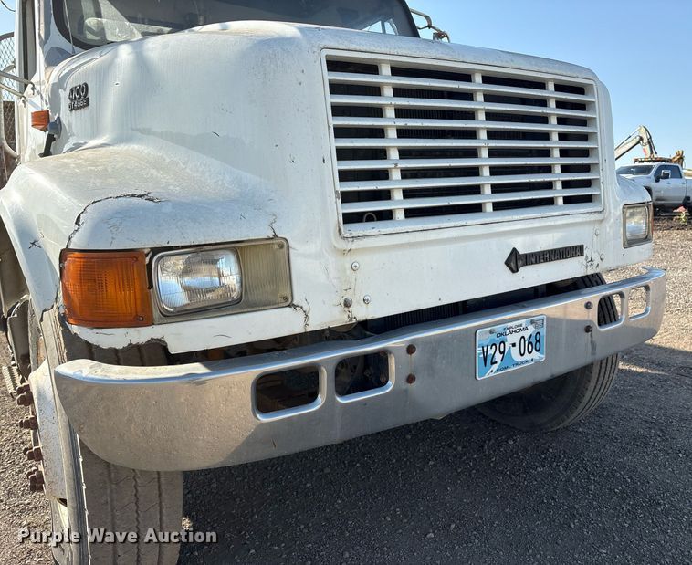 image for item EM2525 2000 International 4700 crane truck