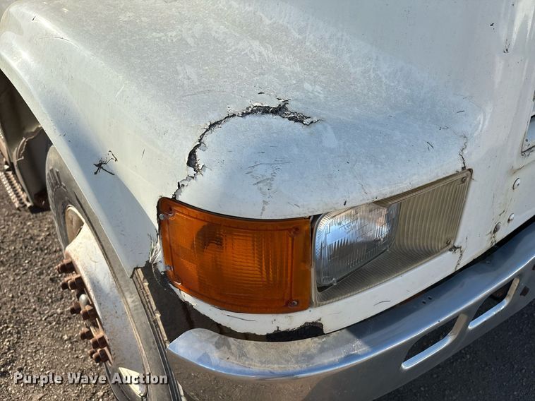 image for item EM2525 2000 International 4700 crane truck