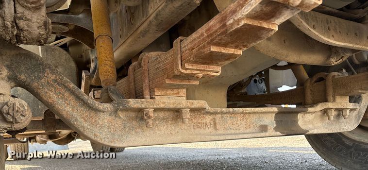 image for item EM2525 2000 International 4700 crane truck